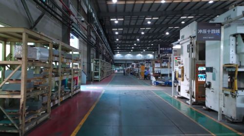 央視關注美的煙機制造工廠,揭秘 中國智造 硬核科技力量